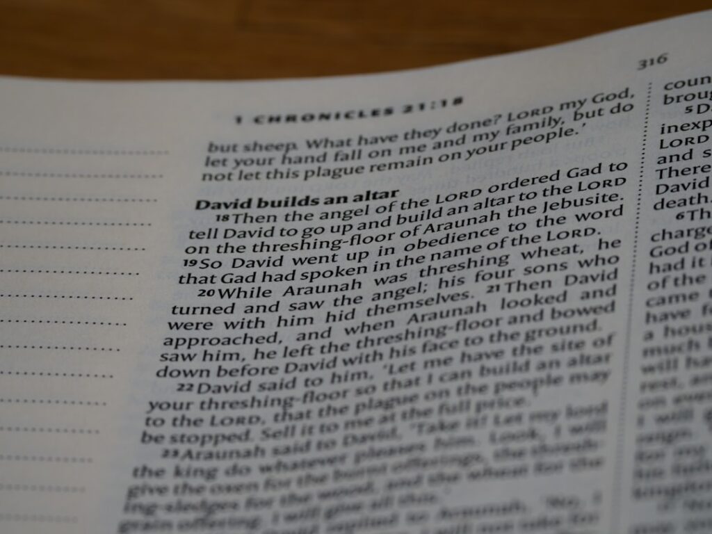 découvrez nos services de consultation de prière pour vous guider et soutenir votre chemin spirituel avec bienveillance et écoute.