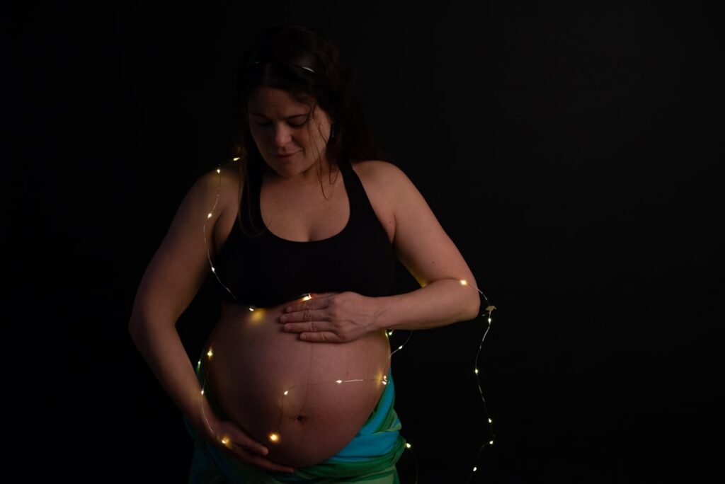 découvrez notre sélection de robes spécialement conçues pour sublimer votre ventre et vous offrir confort et élégance en toutes occasions.