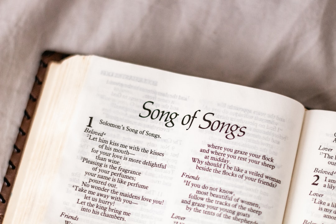 découvrez l'influence des chanteurs sur la musique et la culture, et comment leurs voix ont marqué les générations.