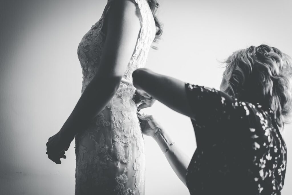 découvrez les différentes silhouettes de robes de mariée pour choisir celle qui sublimera votre silhouette le jour j.