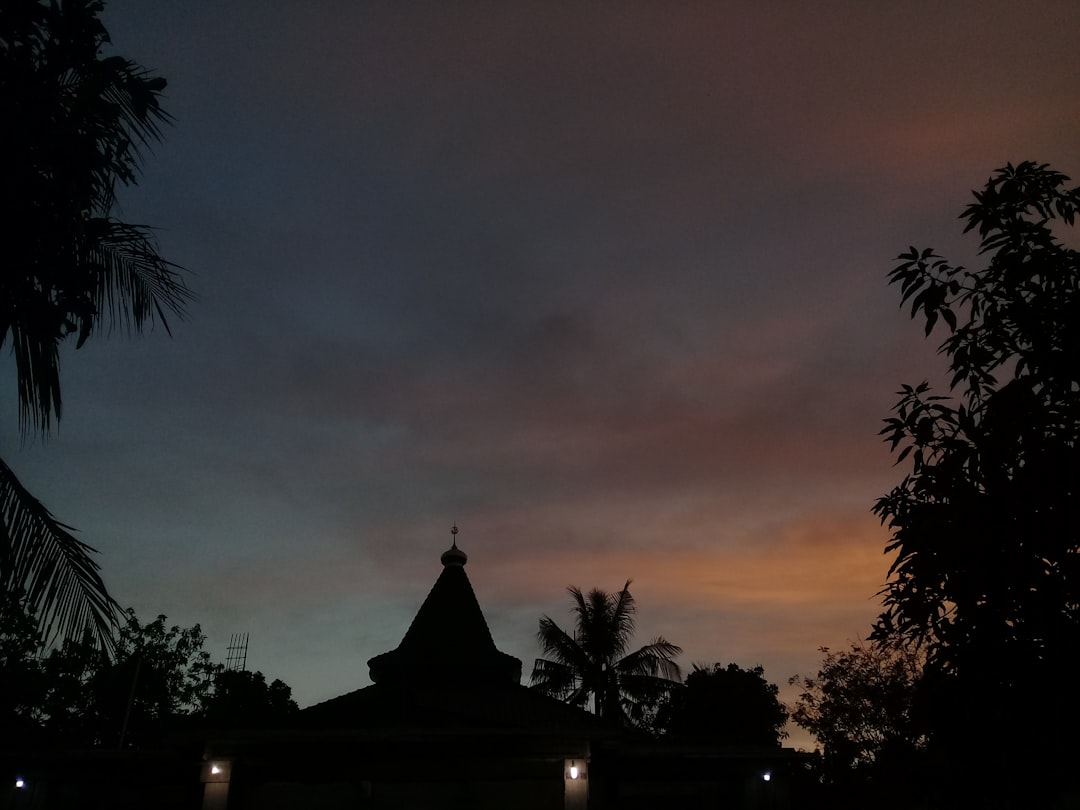 découvrez une invocation du soir apaisante pour terminer votre journée en paix et sérénité.