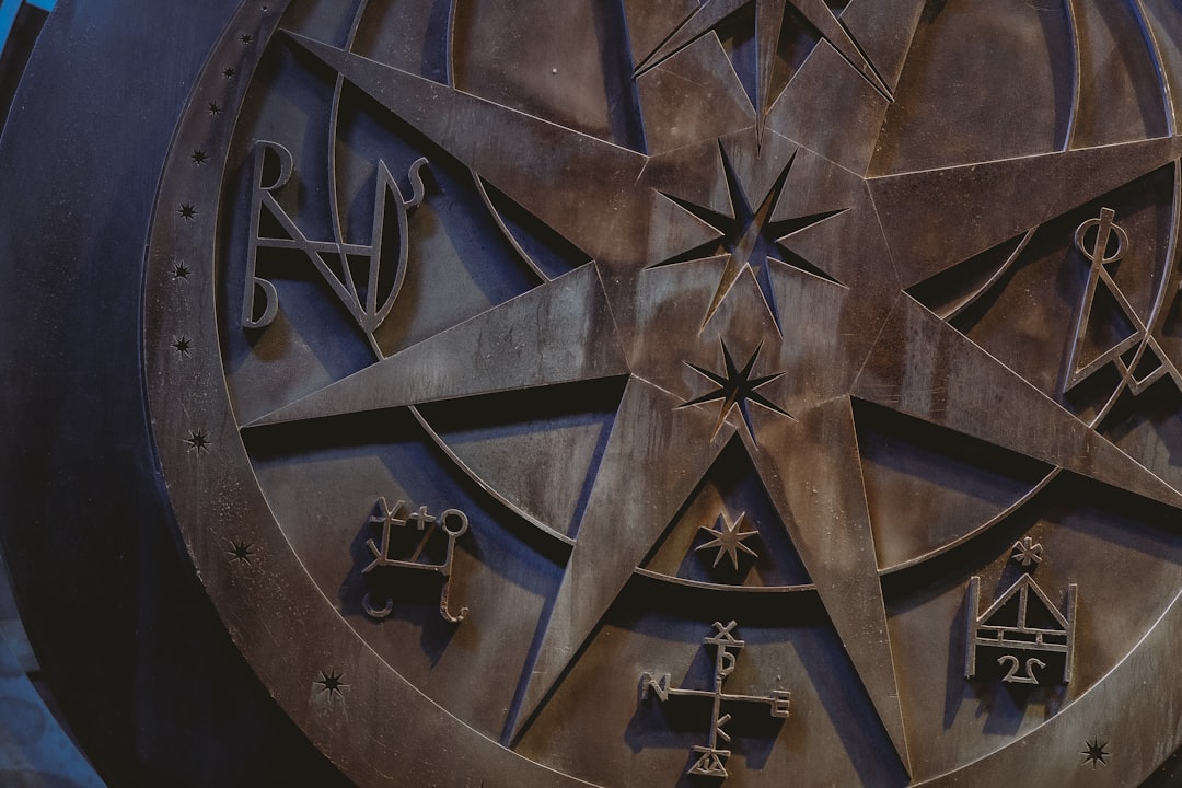 découvrez la signification des symboles vikings, leurs origines et leur importance dans la culture nordique ancienne.