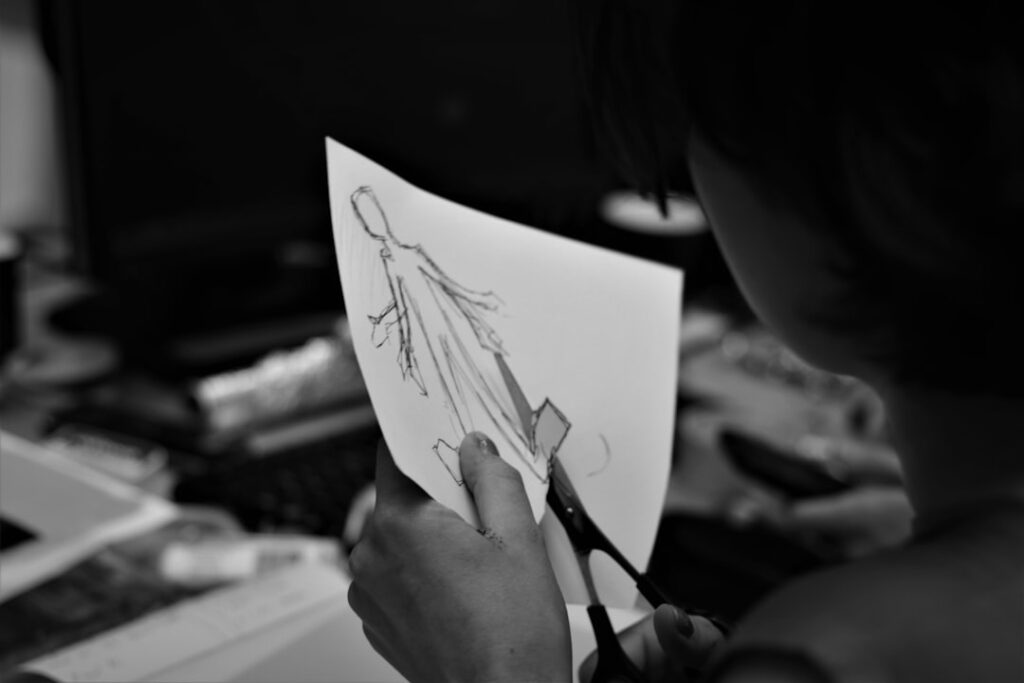 apprenez à dessiner des robes étape par étape avec notre tutoriel de dessin facile à suivre, idéal pour débutants et passionnés de mode.