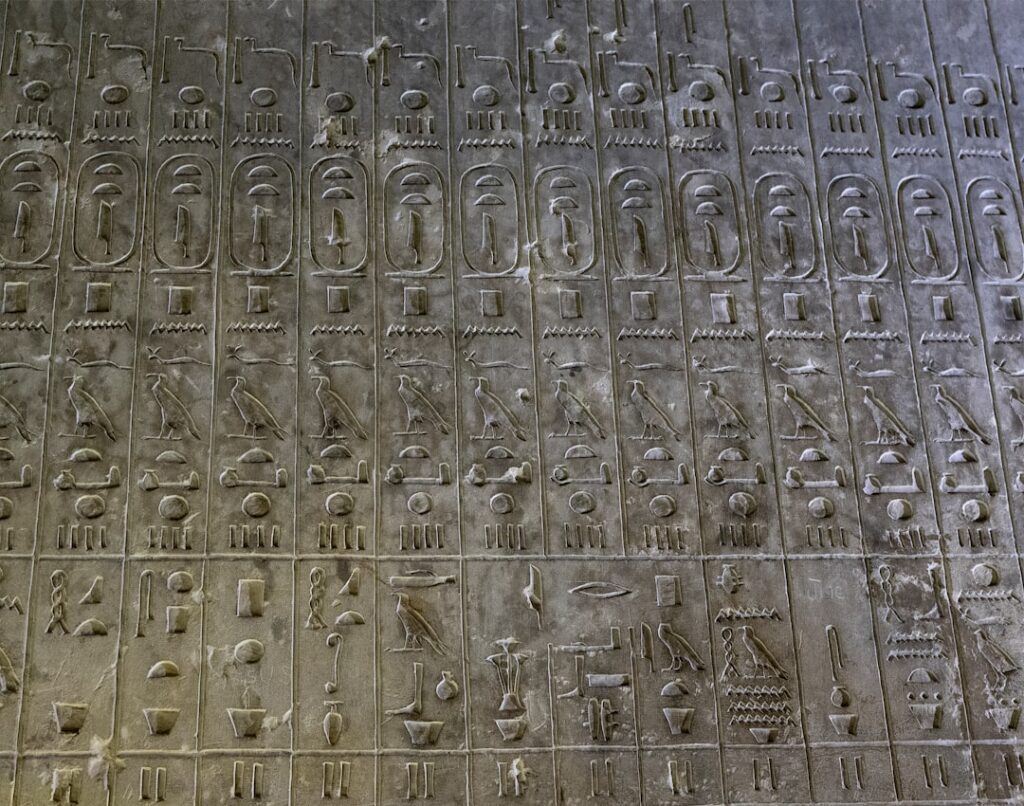 découvrez la signification et l'histoire des symboles égyptiens anciens, leurs utilisations dans la culture et la mythologie de l'égypte antique.
