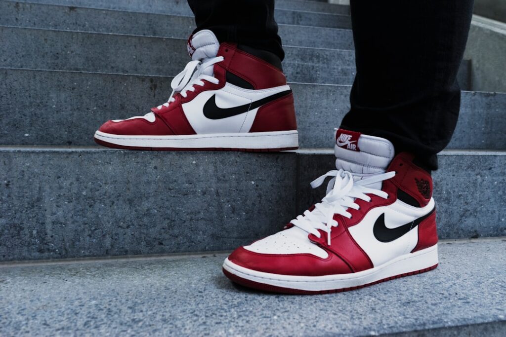 découvrez notre collection tendance de sneakers alliant style et confort pour toutes les occasions. trouvez la paire parfaite qui correspond à votre look.