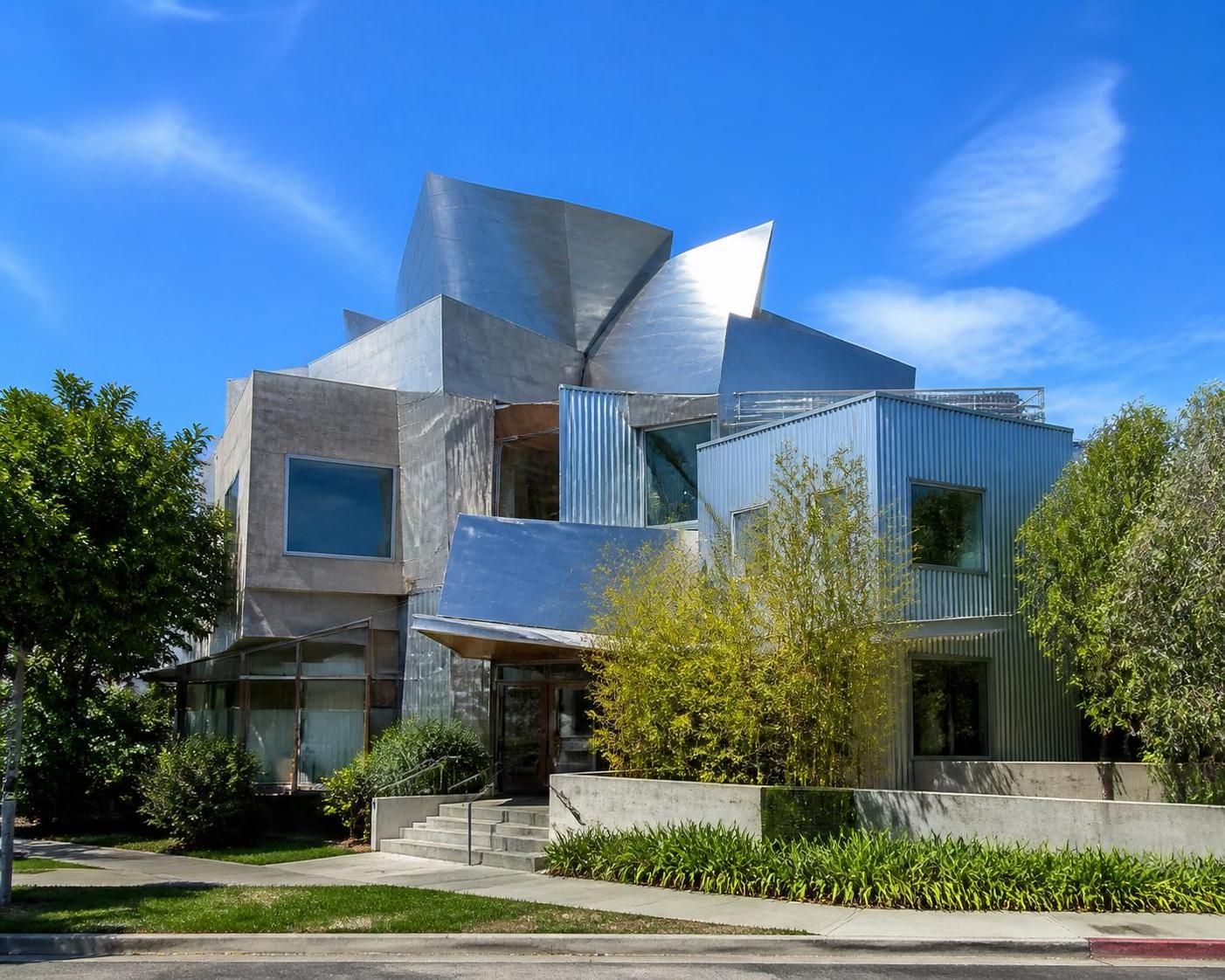 découvrez comment frank gehry, designer visionnaire, transforme l’architecture contemporaine grâce à ses designs innovants et audacieux qui repoussent les limites traditionnelles.