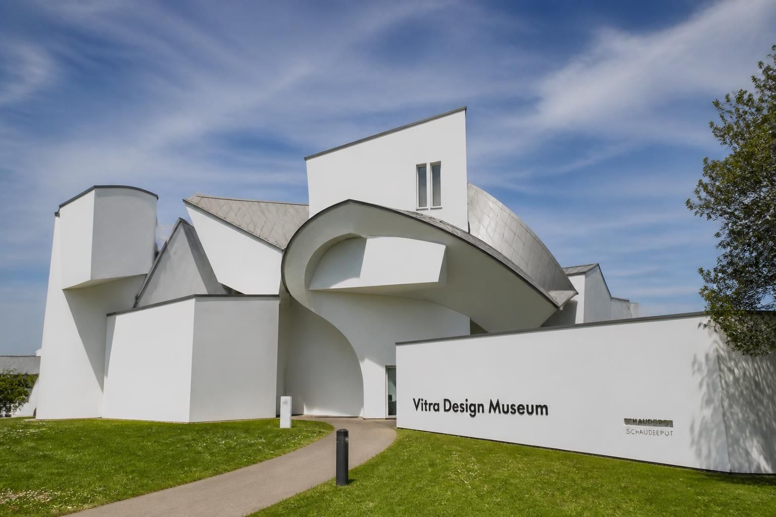 découvrez le vitra design museum, un lieu emblématique qui offre une immersion fascinante dans l'histoire et l'évolution du design contemporain à travers des expositions et des collections uniques.